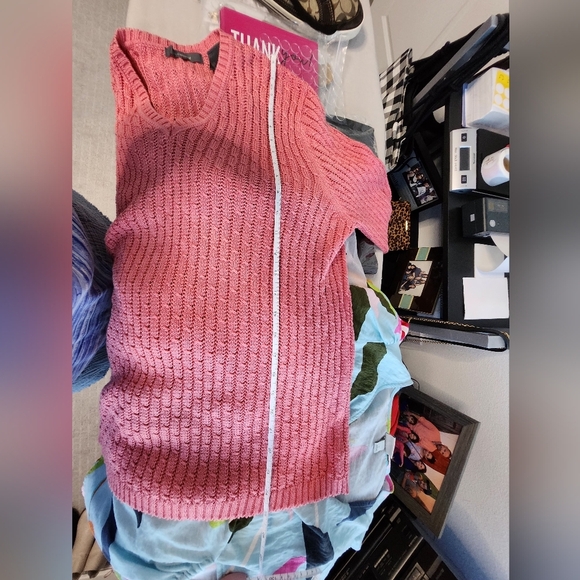 Liz Claiborne Coral V-Neck Sweater - Picture 8 of 8